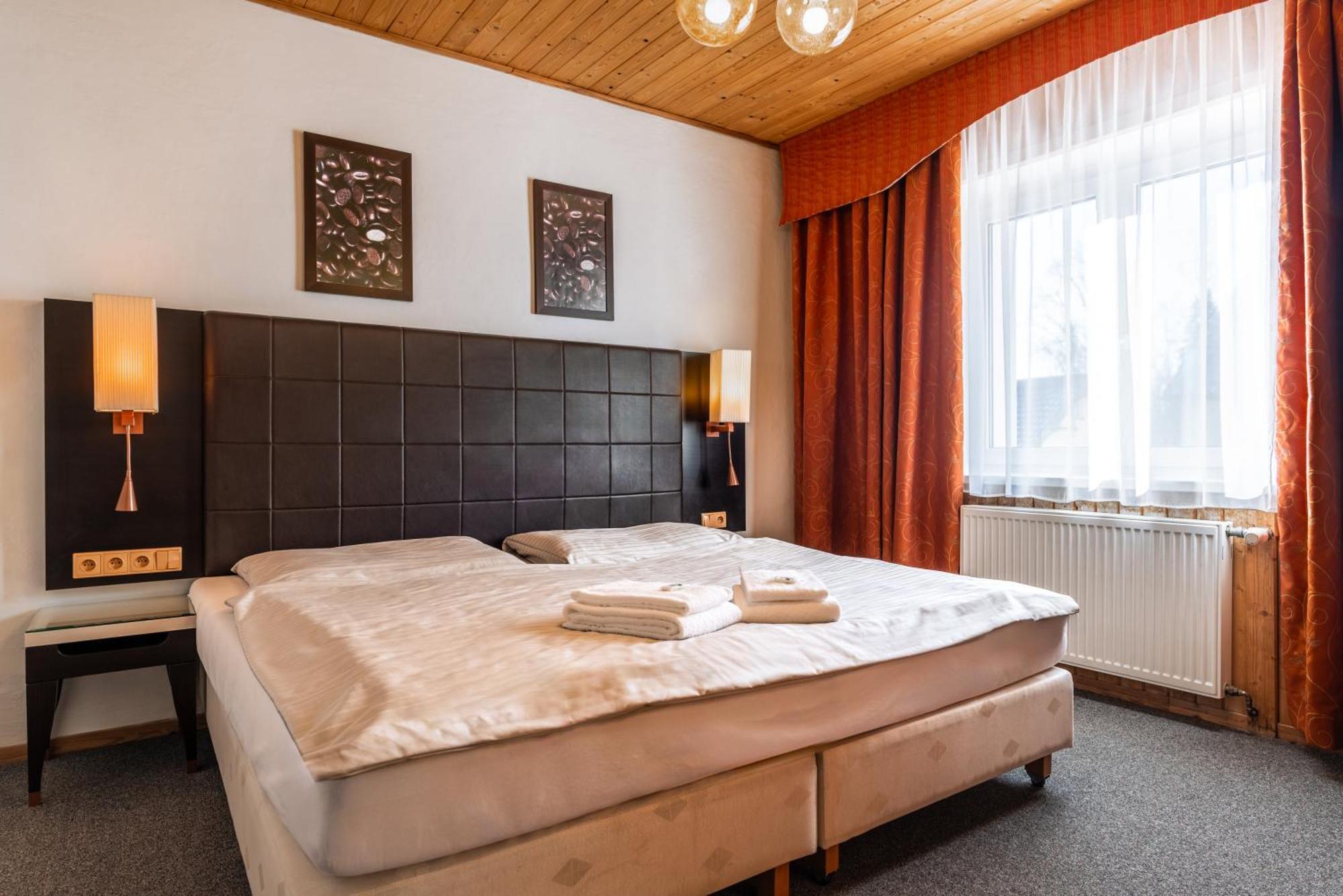 Hotel Schwarz Nove Hamry Luaran gambar